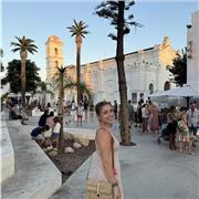 Profesora titulada en Educación Primaria con más de 4 años de experiencia, imparte clases particulares de refuerzo.